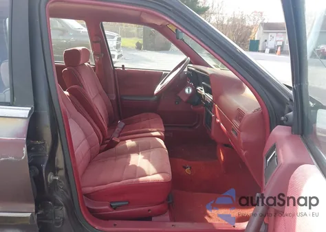 1992 Plymouth Acclaim z USA, uszkodzony, nr VIN 1P3XA4632NF187055